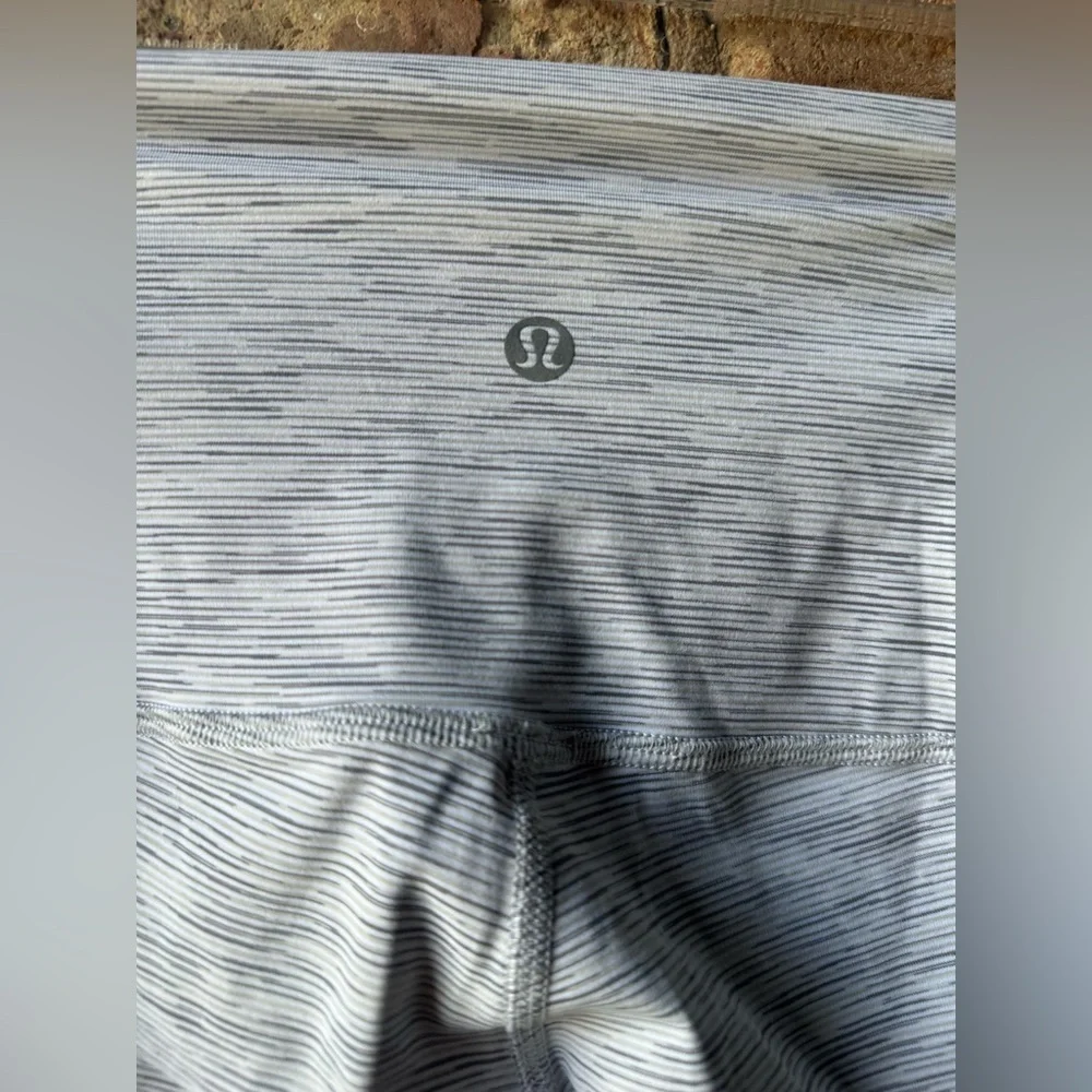 Lululemon Athletica Gray Capris